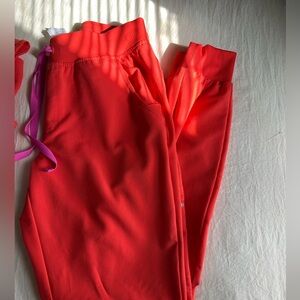 Used fireside figs scrub set
